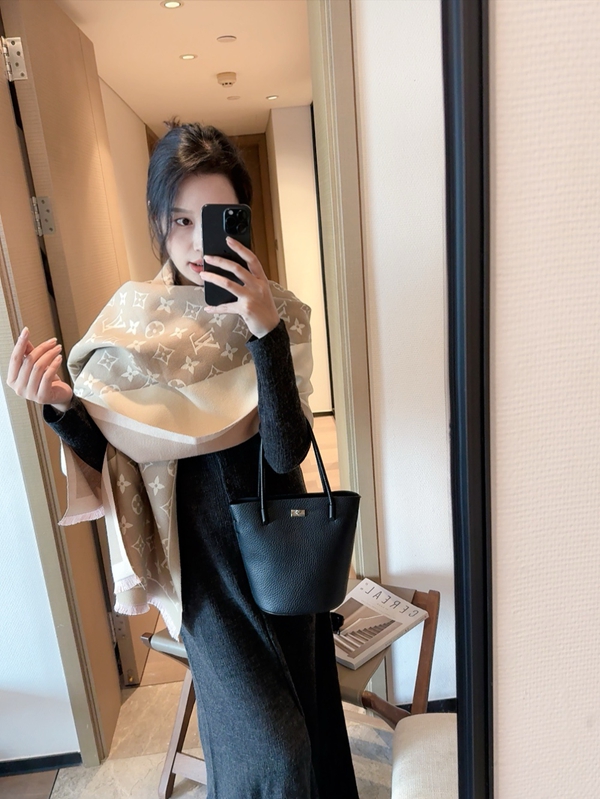 ブランドマフラー背面デザイン